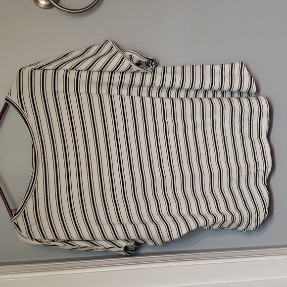 Top - Picture 2 of 3